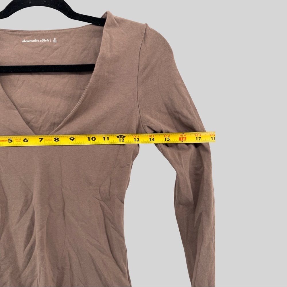 Abercrombie & Fitch Women's Long Sleeve V-Neck Bodysuit - Brown - Picture 3 of 6